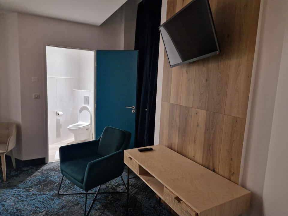 Classic Triple Room, Private Bathroom | Bathroom