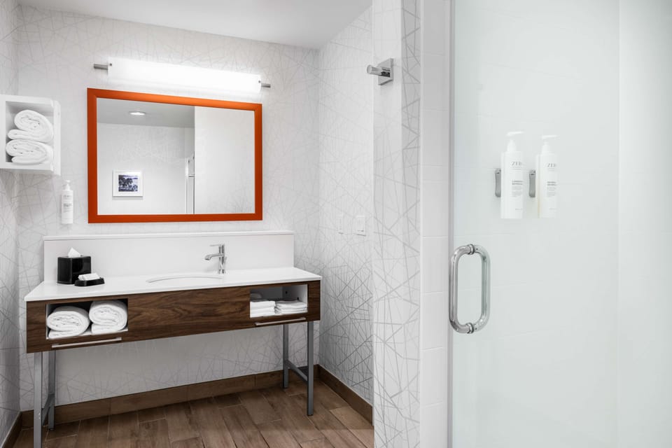 Shower, free toiletries, hair dryer, towels