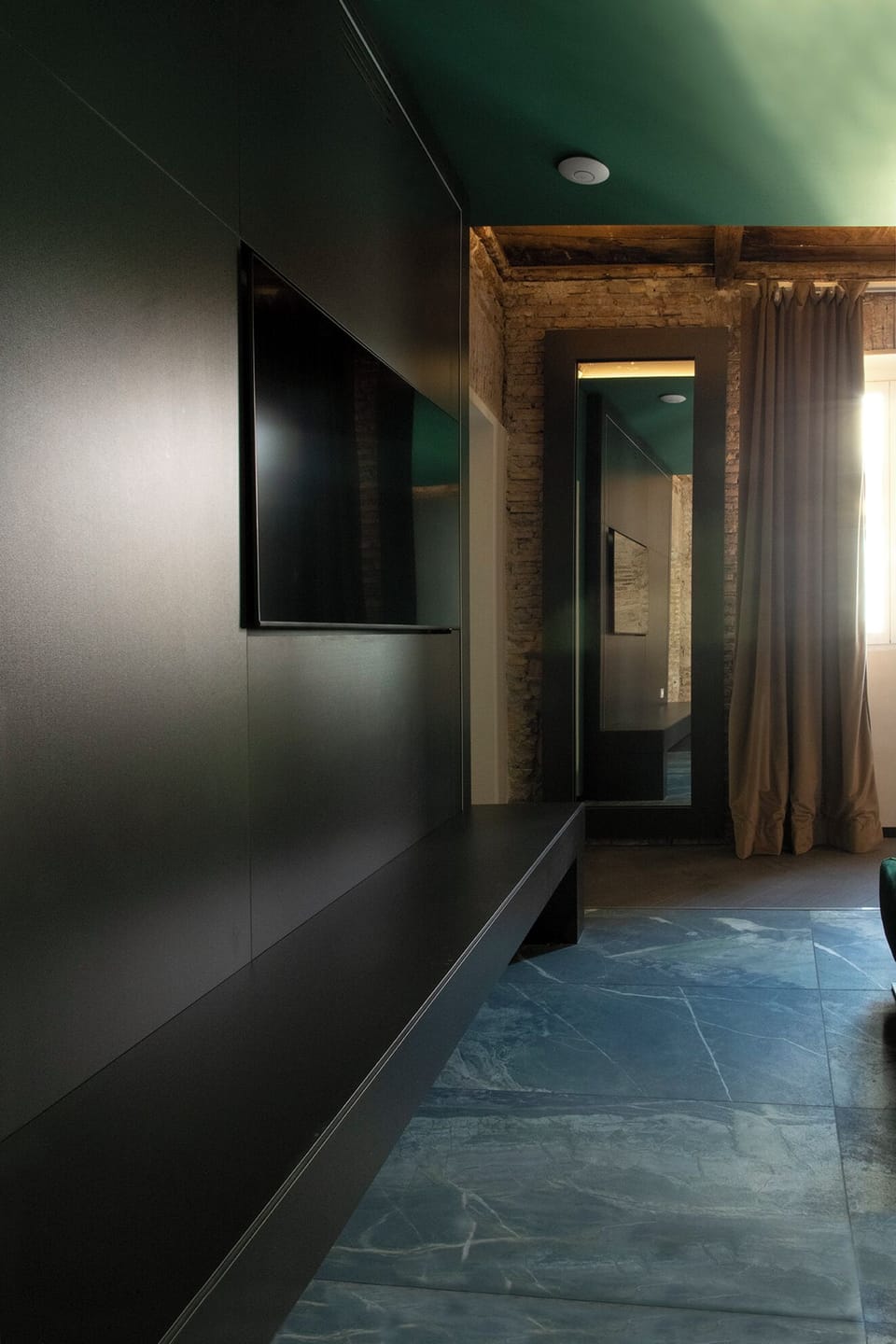 Executive Suite, City View | Down comforters, memory foam beds, minibar, in-room safe