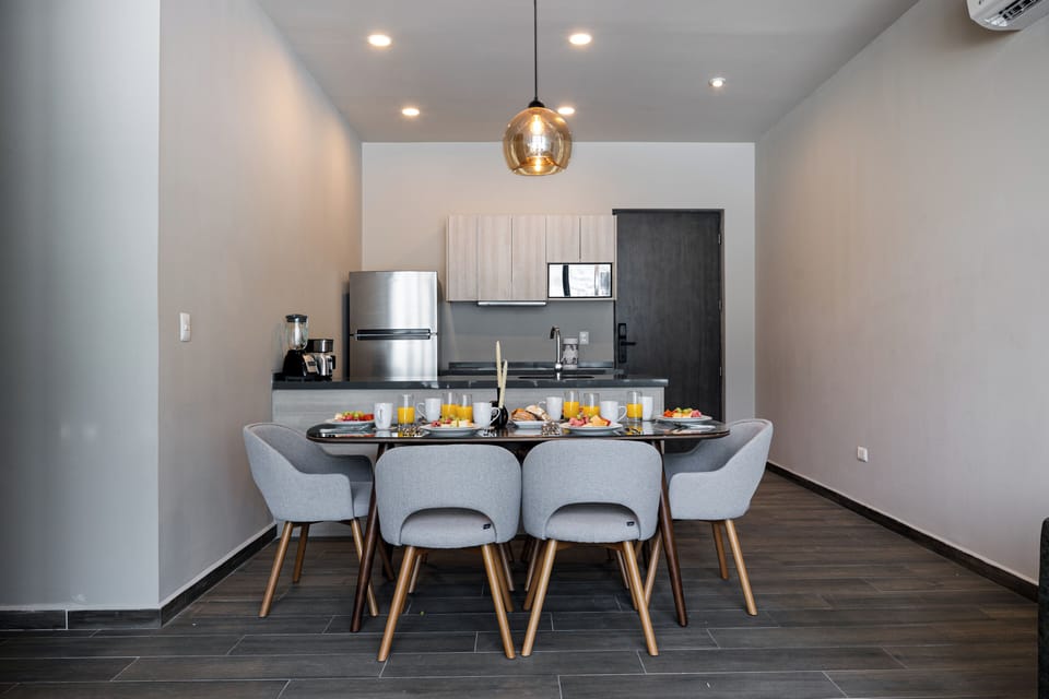 Apartment, 3 Bedrooms, Balcony | In-room dining