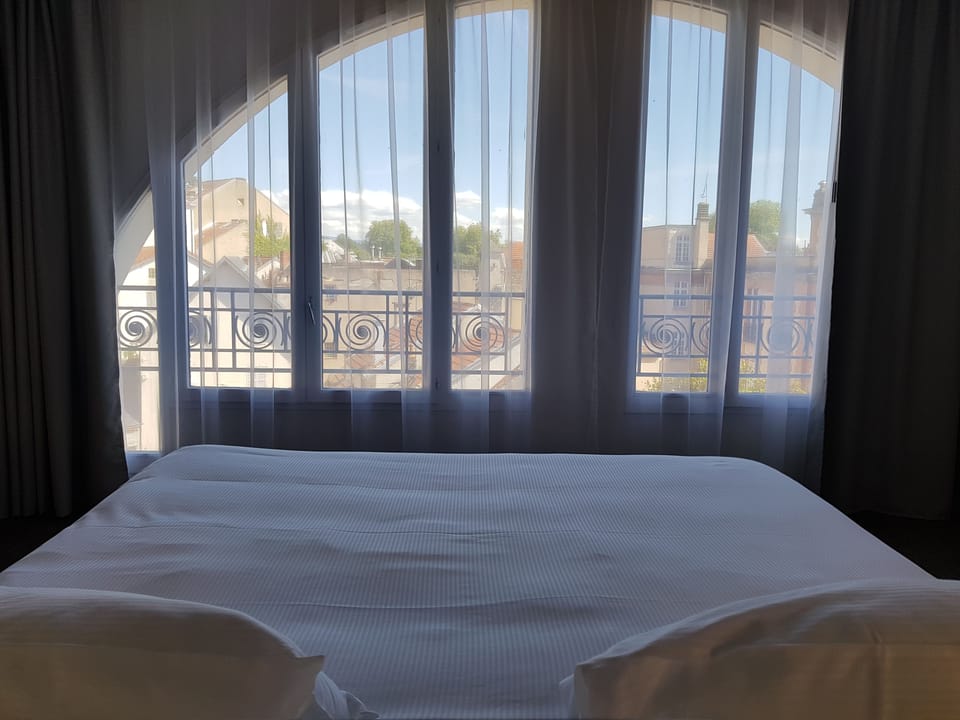 Junior Suite | In-room safe, individually decorated, desk, iron/ironing board
