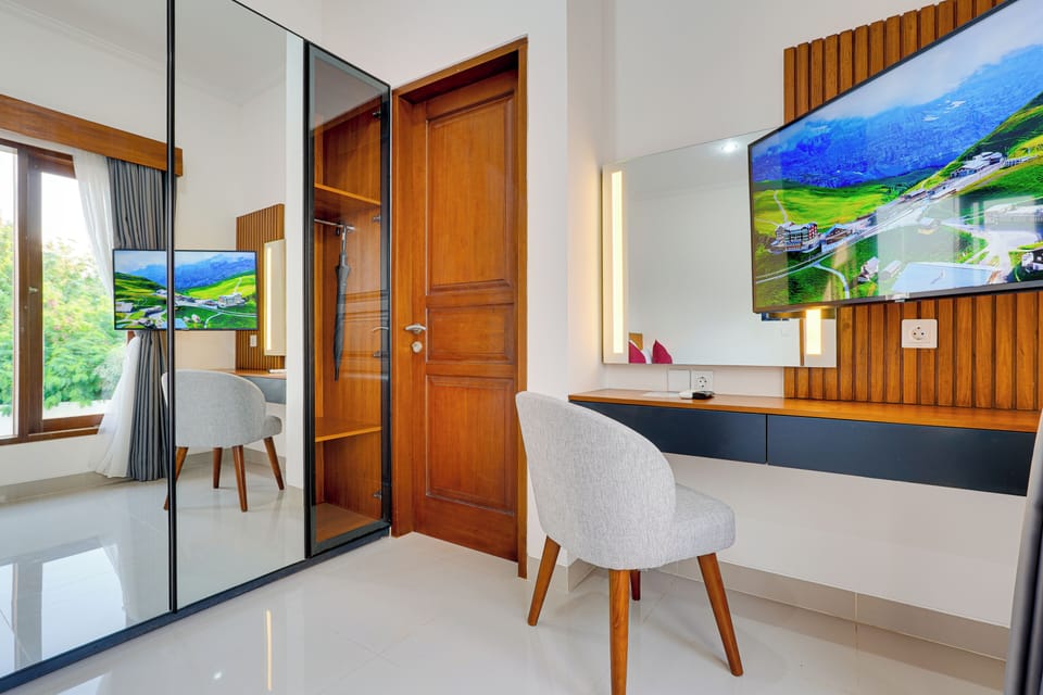 In-room safe, desk, laptop workspace, free WiFi