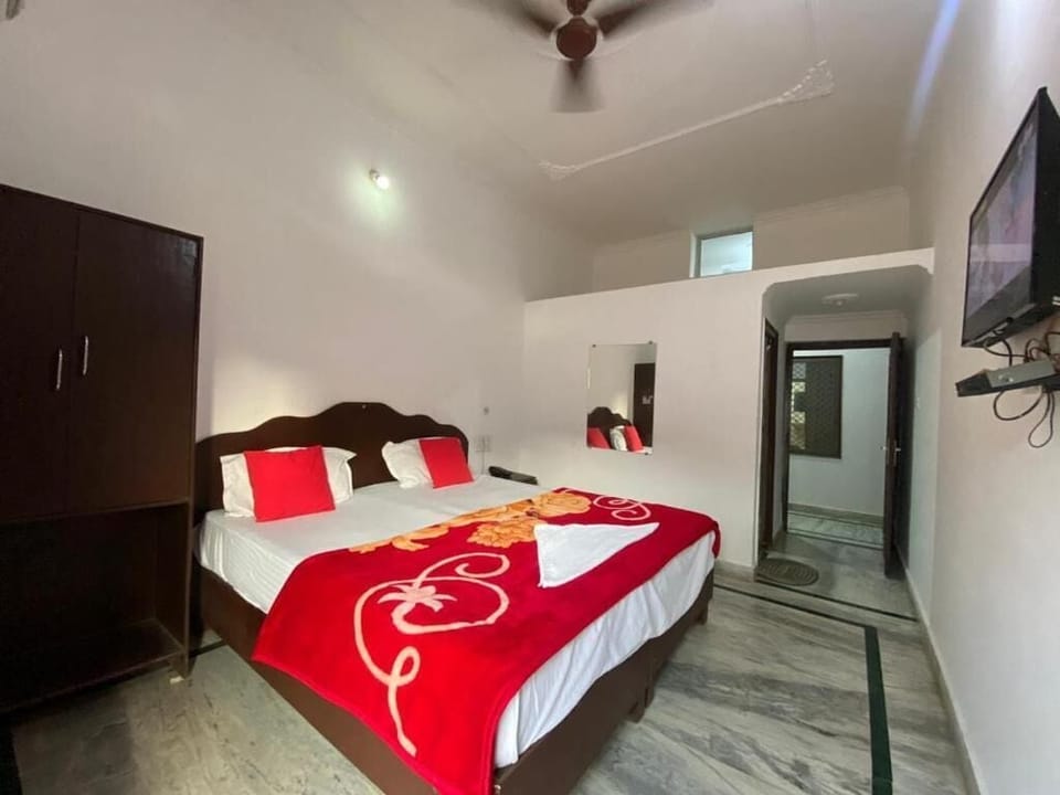 In-room safe, soundproofing, iron/ironing board (on request)