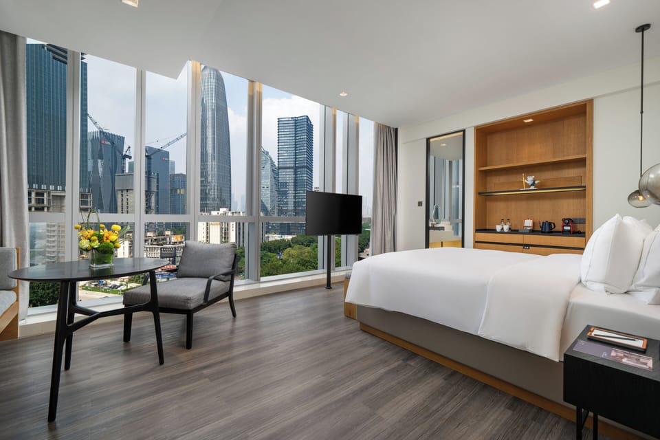 Executive City View King | Free minibar, desk, blackout drapes, iron/ironing board