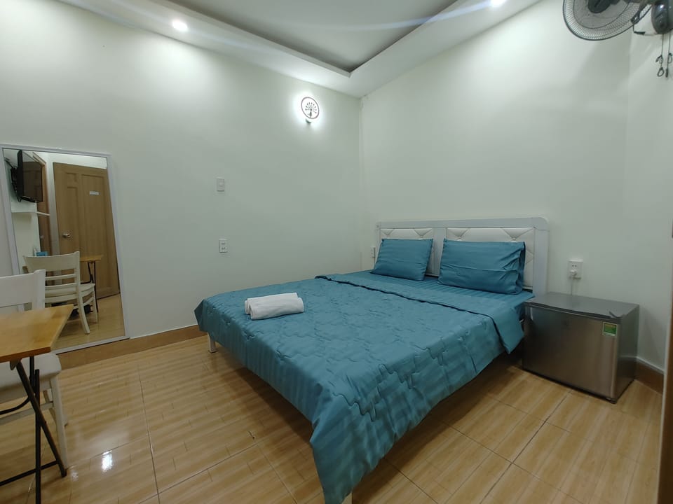 Premier Double Room | Iron/ironing board, free WiFi
