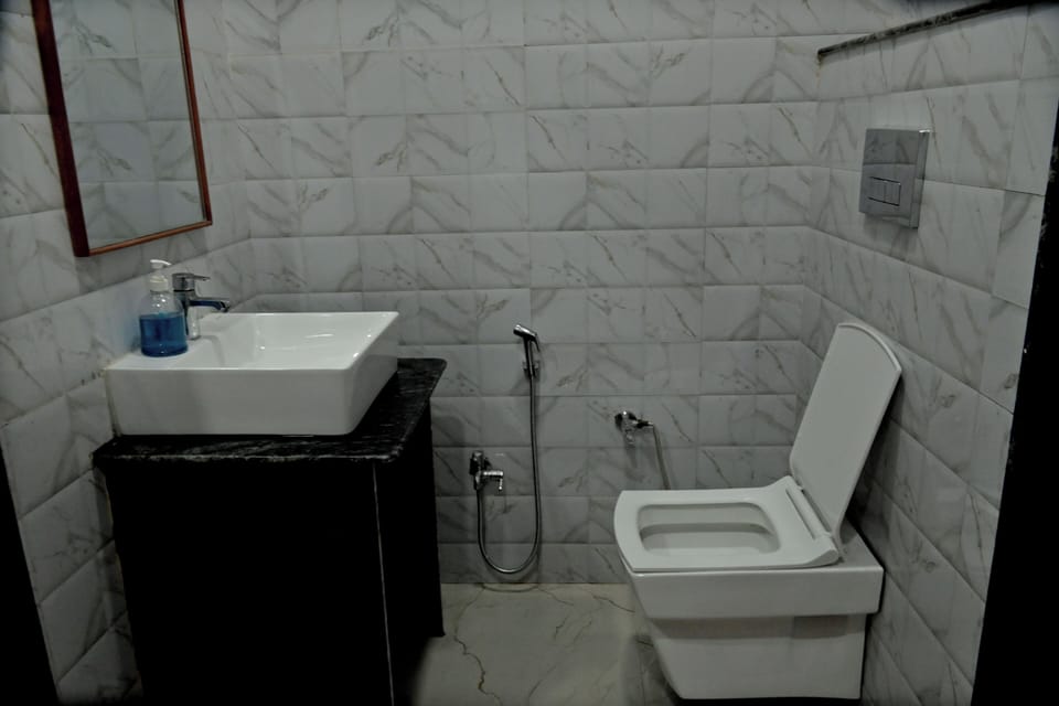 Shower, free toiletries, towels, soap