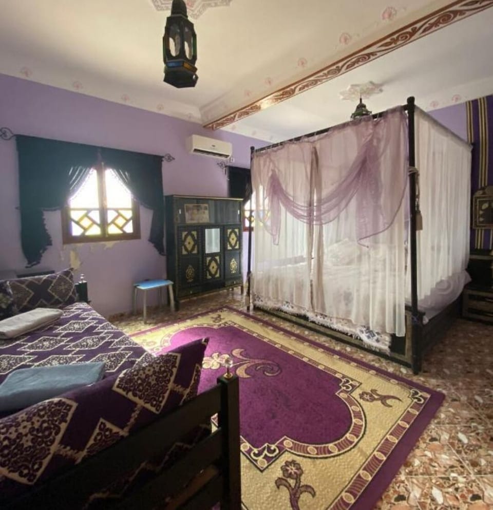 Laptop workspace, travel crib, WiFi (free), individually decorated