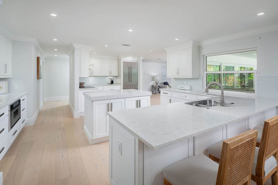 House | 4 bedrooms, desk