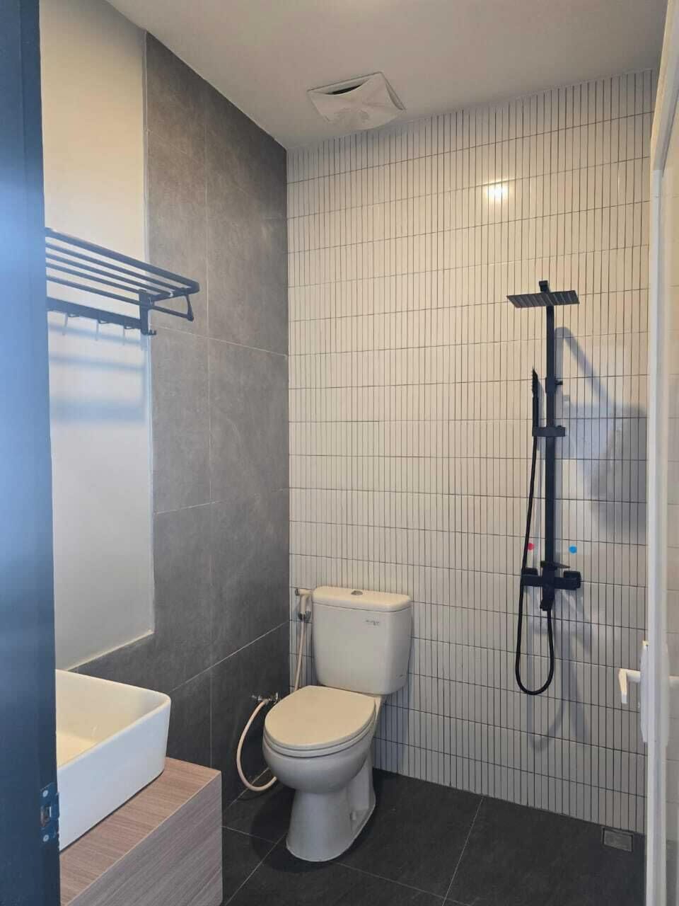 Business Quadruple Room, Balcony, Garden View | Bathroom | Shower, free toiletries, towels, soap