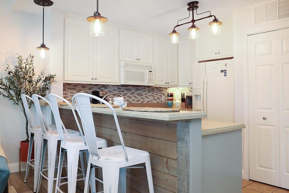 Condo, Multiple Beds (Summerhouse 309) | Private kitchen | Oven, toaster