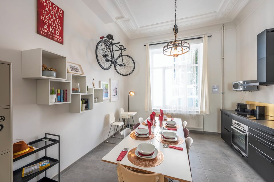 Comfort Duplex | Private kitchen | Full-size fridge, microwave, oven, dishwasher