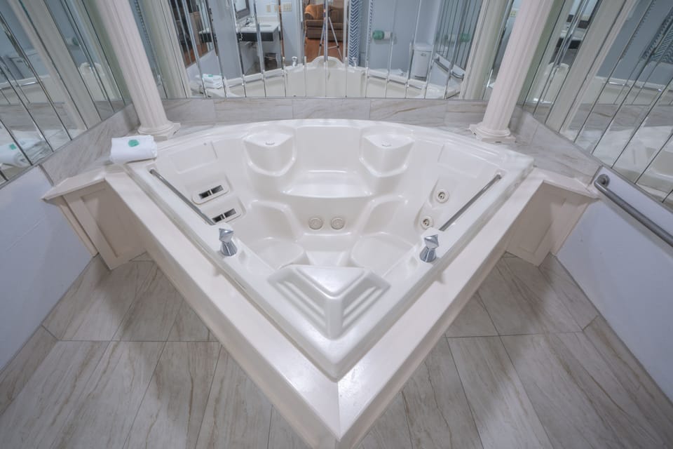 Princess Suite | Jetted tub