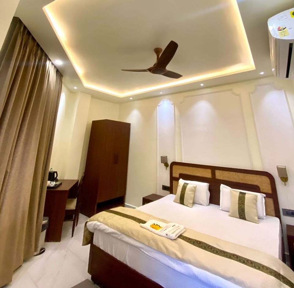 Executive Double Room, 1 King Bed, Air conditioning, City View | Memory foam beds, laptop workspace, free WiFi
