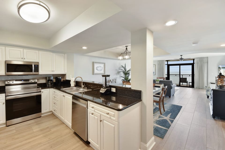 Condo, 5 Bedrooms | Private kitchen | Coffee/tea maker, fridge, oven, stovetop