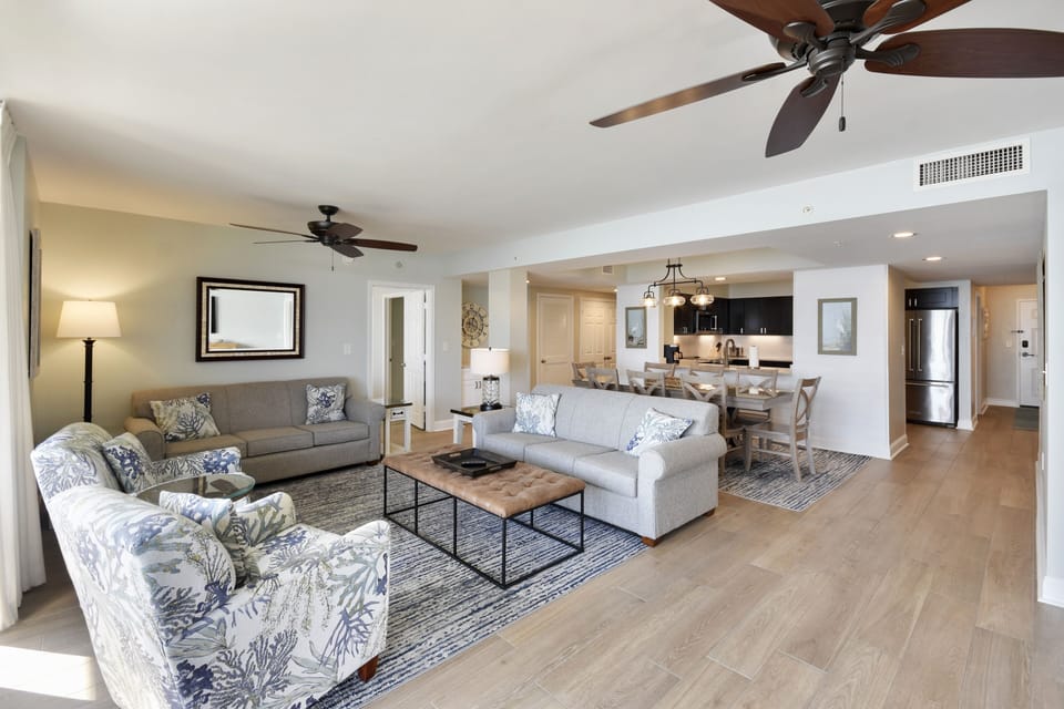Condo, 5 Bedrooms | Living area | Smart TV