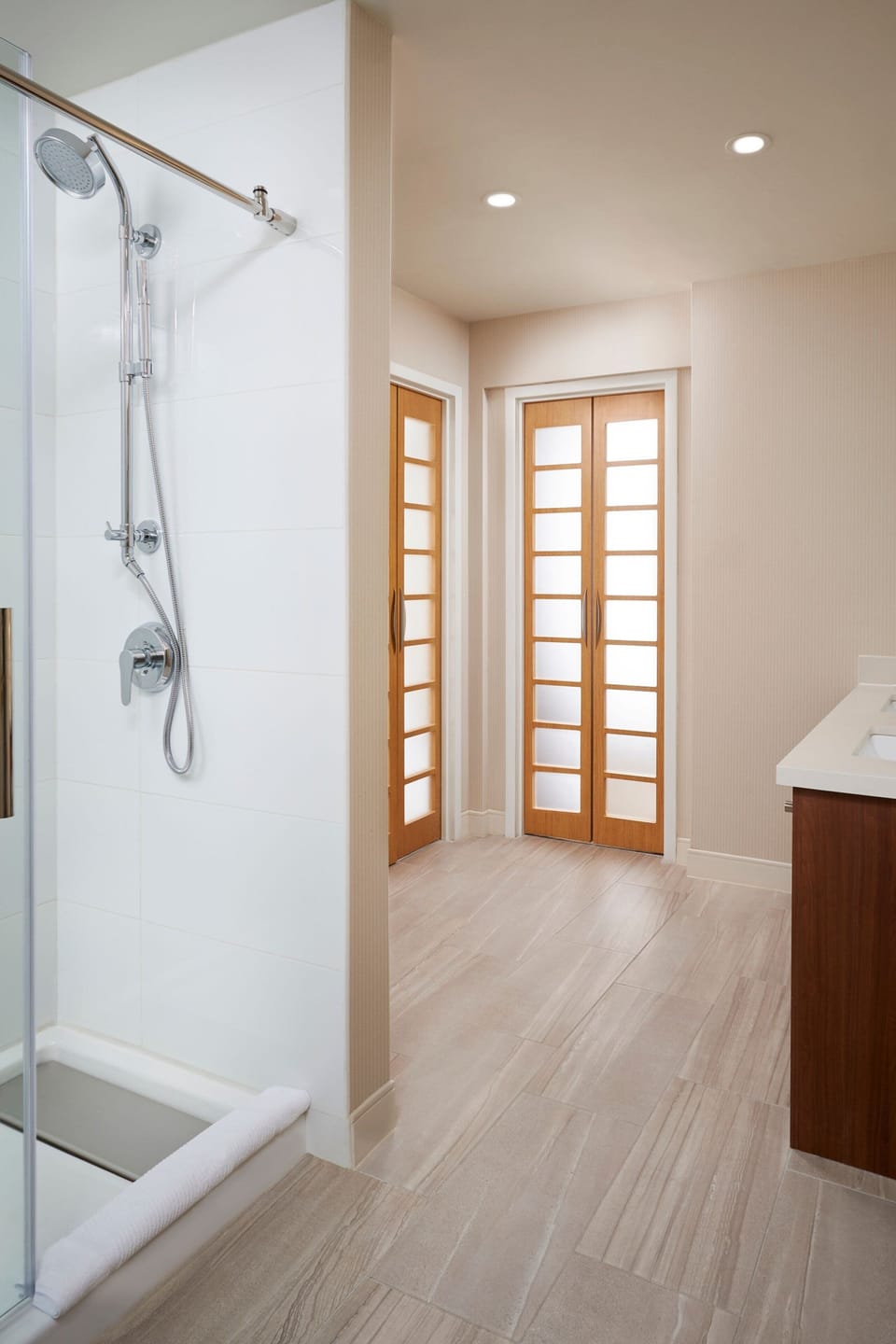 Bathtub, free toiletries, hair dryer, towels