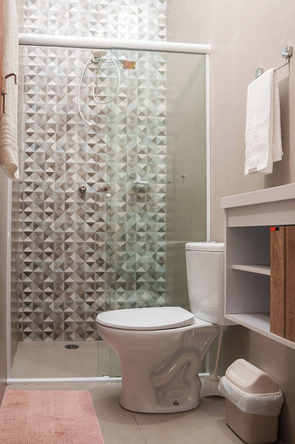 Basic Room | Bathroom