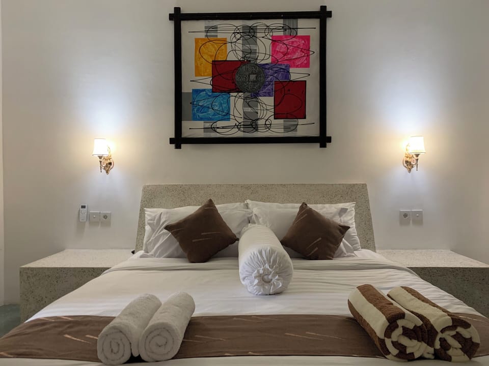 Deluxe Room, Courtyard View | Room amenity