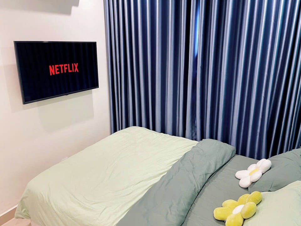 1 bedroom, blackout drapes, iron/ironing board, free WiFi