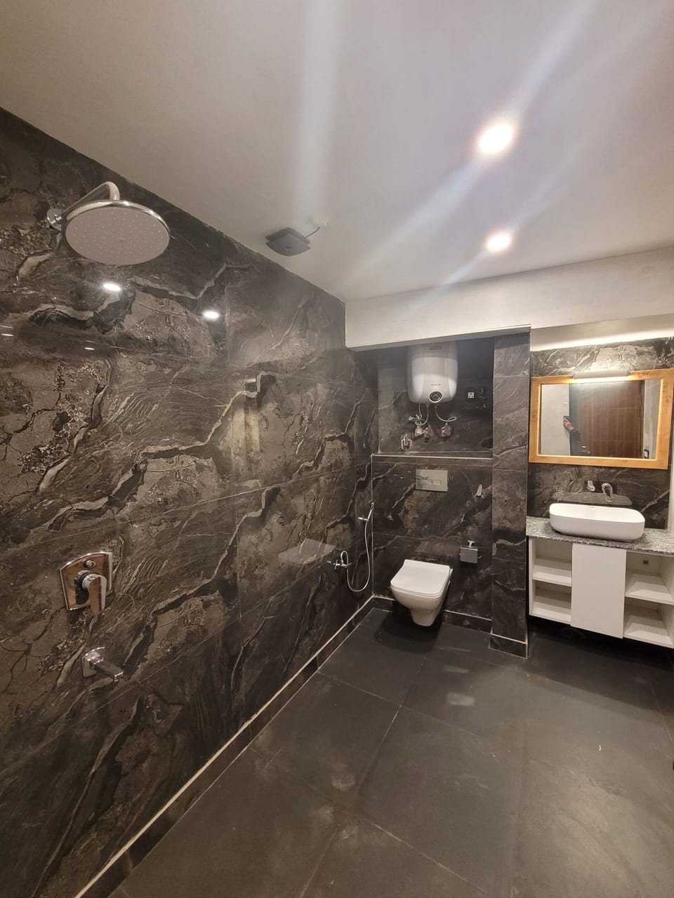 Deluxe Room, Mountain View | Bathroom | Shower, hair dryer, slippers, towels