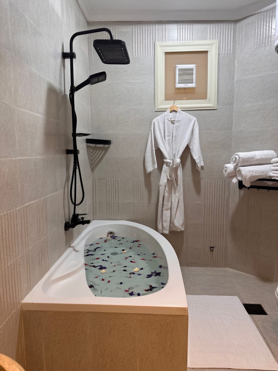 Economy Double or Twin Room, Patio | Bathroom shower