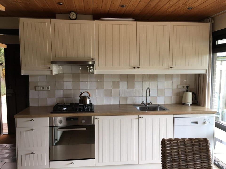 House | Private kitchen | Fridge, microwave, oven, dishwasher