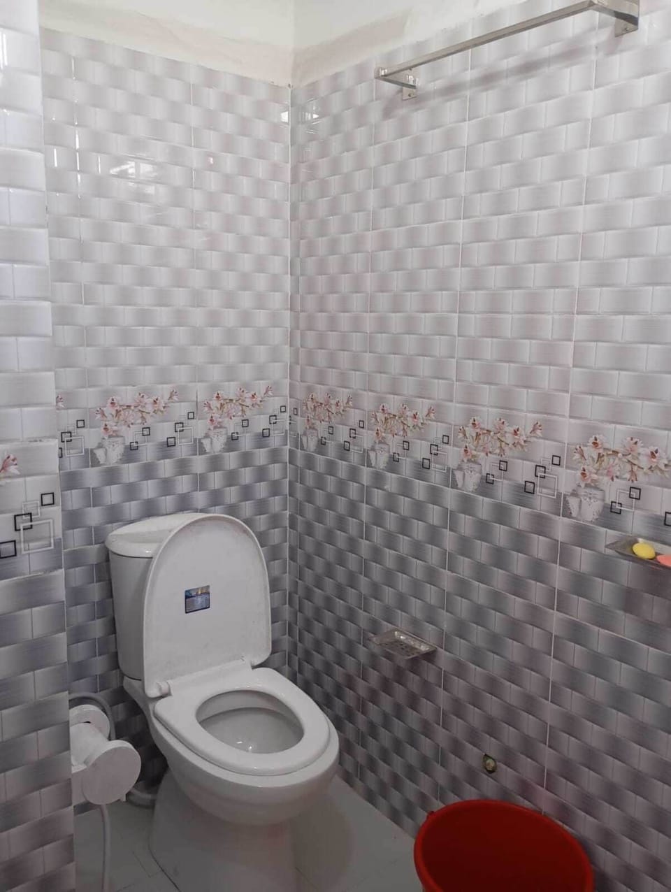 Towels, soap, shampoo, toilet paper