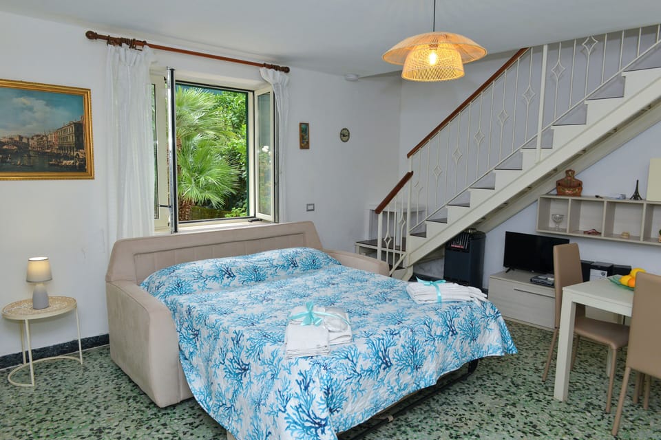 Traditional Studio, Patio, Garden View | Iron/ironing board, WiFi (free)