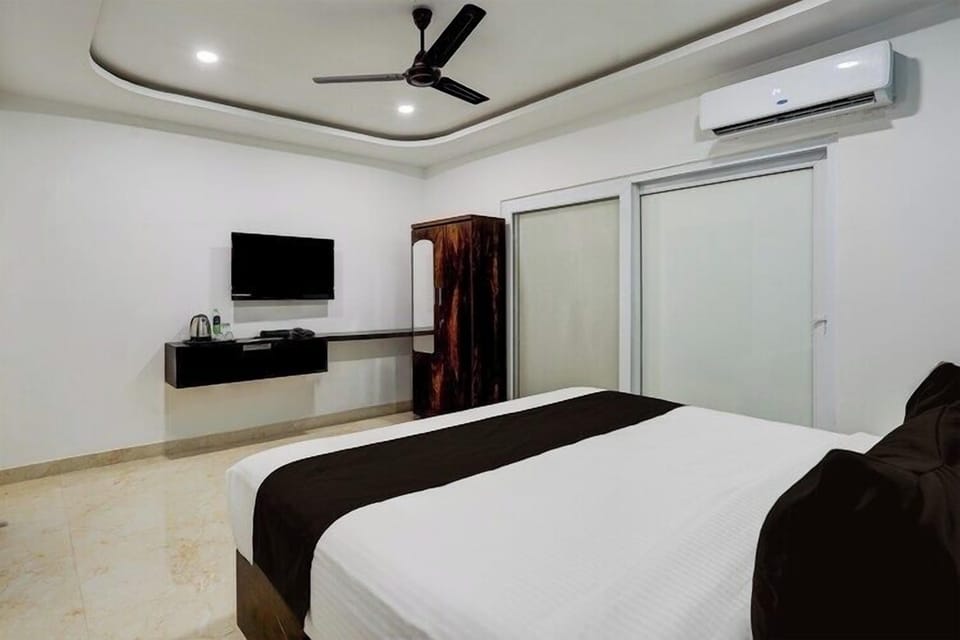 Superior Double Room | Premium bedding, desk, blackout drapes, iron/ironing board
