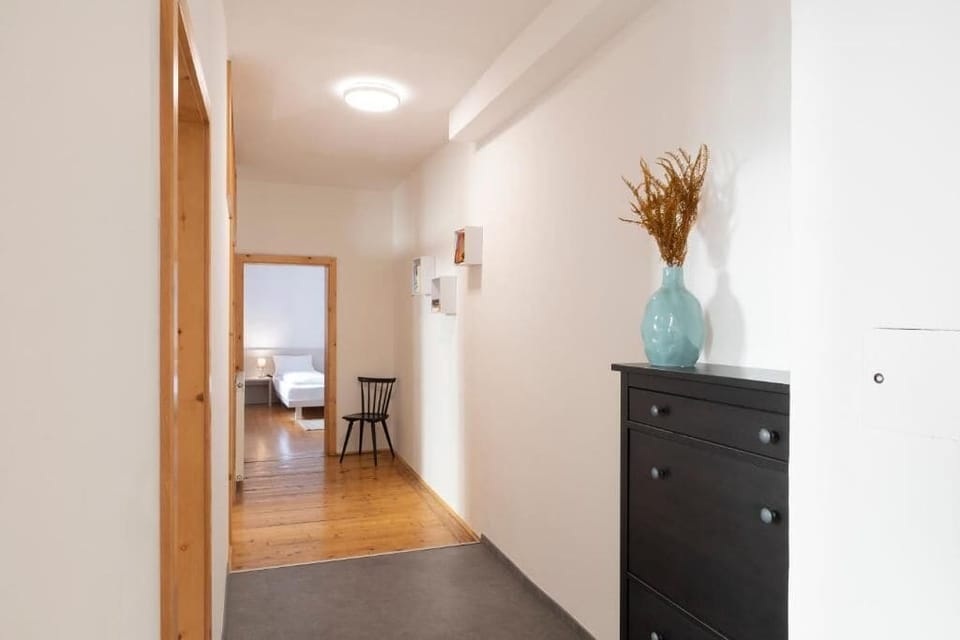 Comfort Apartment, Balcony, Courtyard View | Free WiFi, bed sheets