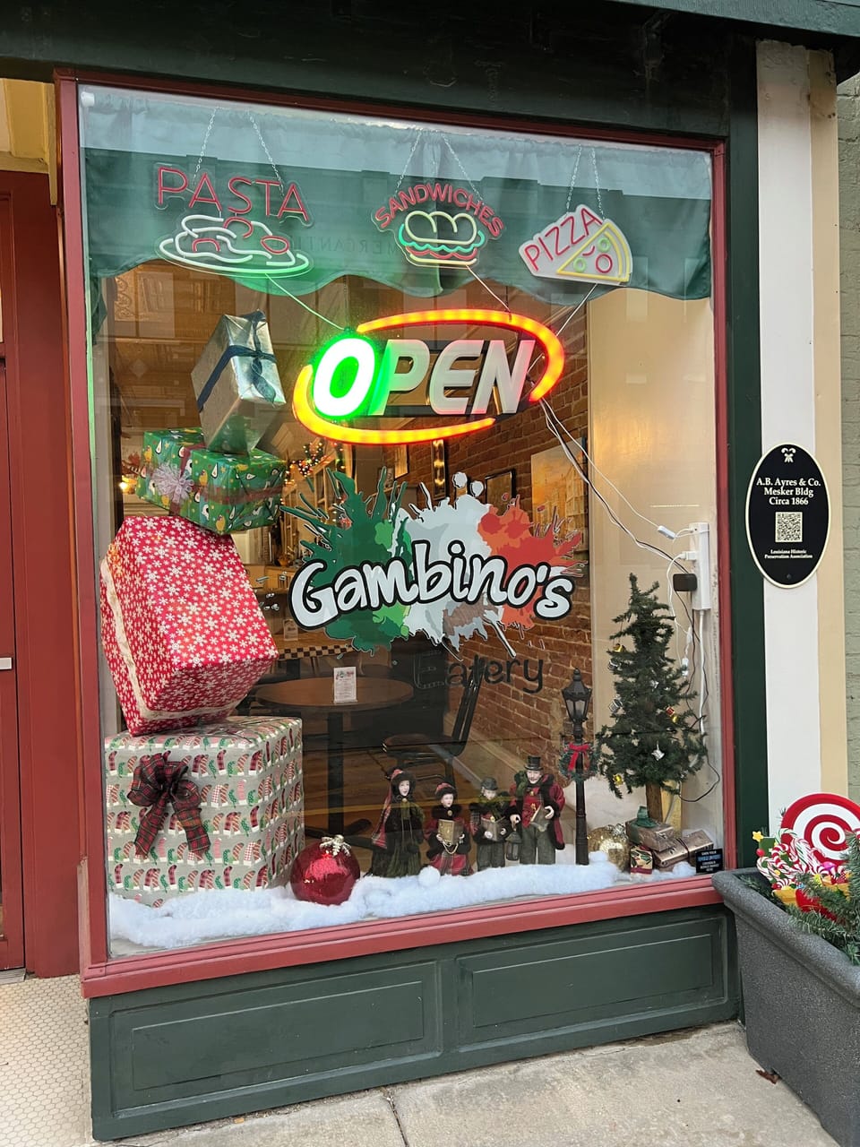 Lunch and dinner served, Italian cuisine