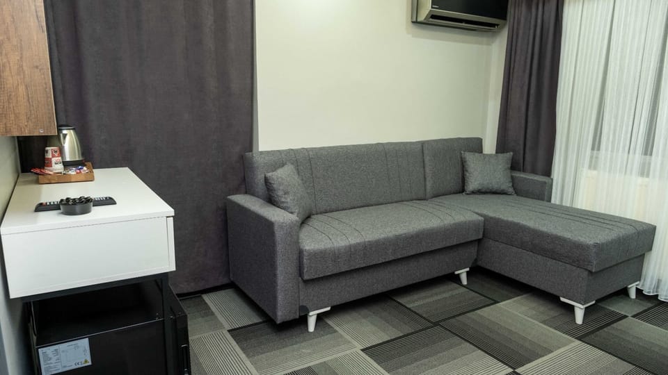 Family Room, Multiple Bedrooms, Hot Tub | Premium bedding, Select Comfort beds, minibar, desk