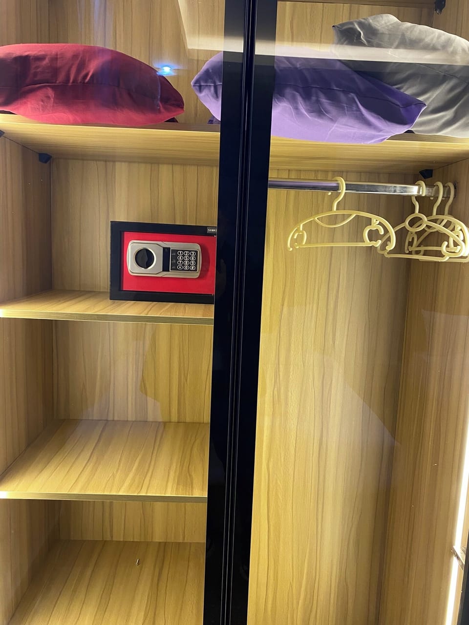 Minibar, laptop workspace, free WiFi, bed sheets