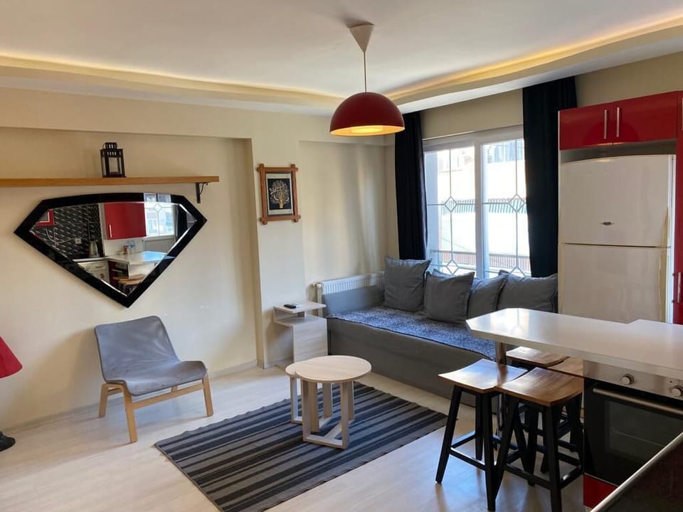 Deluxe Suite, City View | Egyptian cotton sheets, premium bedding, minibar, free WiFi