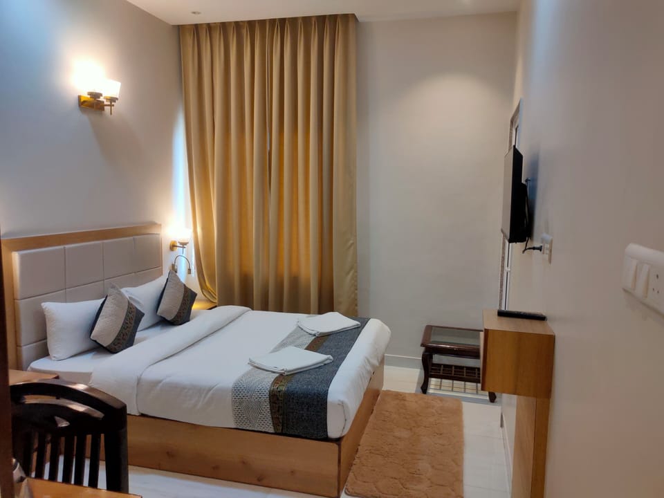 Deluxe Double Room | Desk, free WiFi