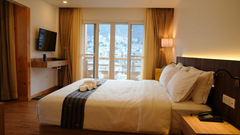 Deluxe Studio Suite | Premium bedding, memory foam beds, minibar, desk