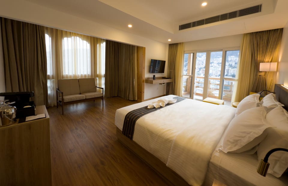 Deluxe Studio Suite | Premium bedding, memory foam beds, minibar, desk