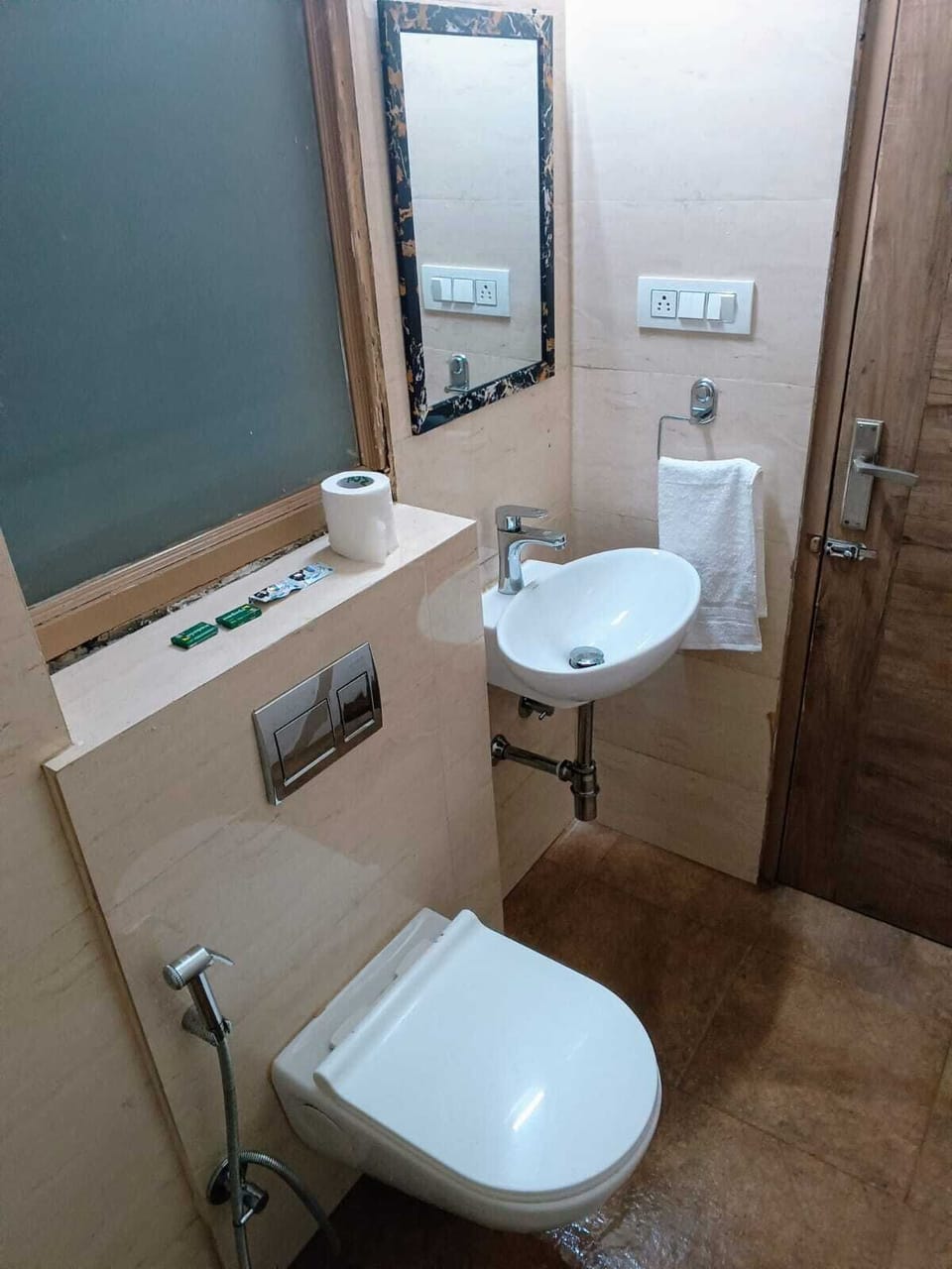 Deluxe Double Room, Balcony | Bathroom | Shower, soap, shampoo, toilet paper