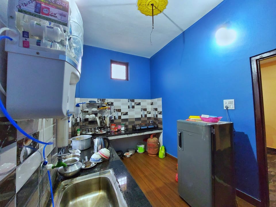 Deluxe Double Room, City View | Private kitchen | Fridge, cookware/dishes/utensils