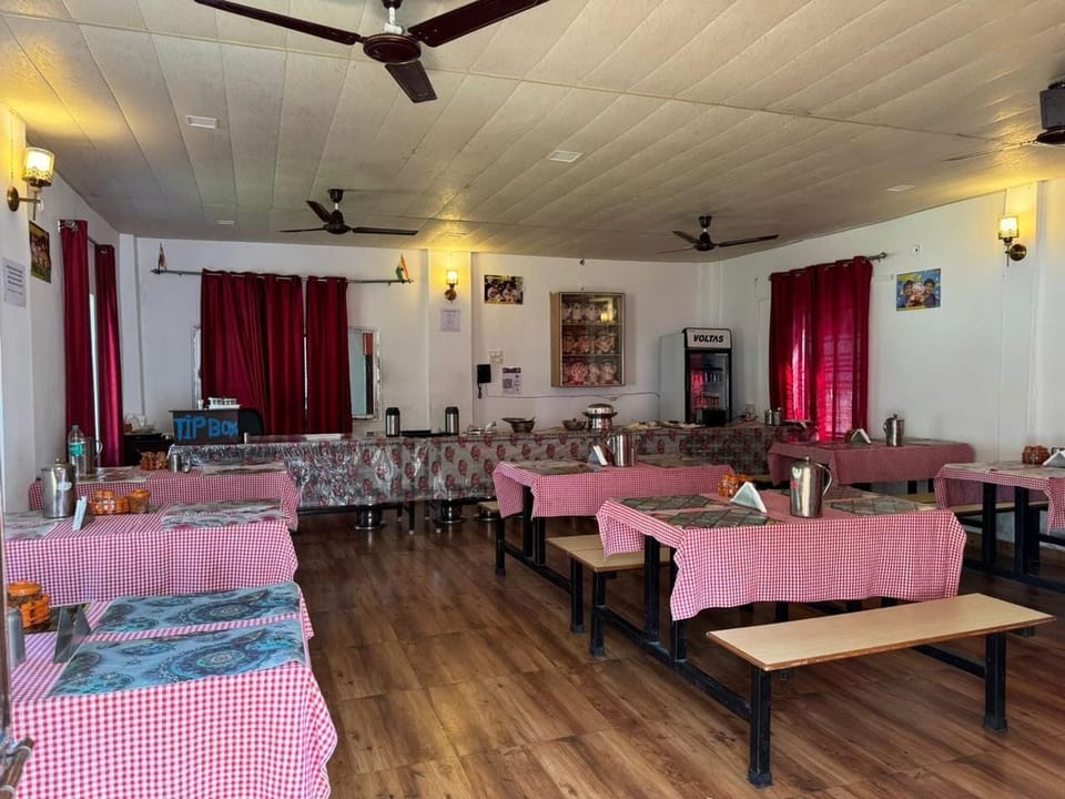 Luxury Cottage, Garden View | Dining room