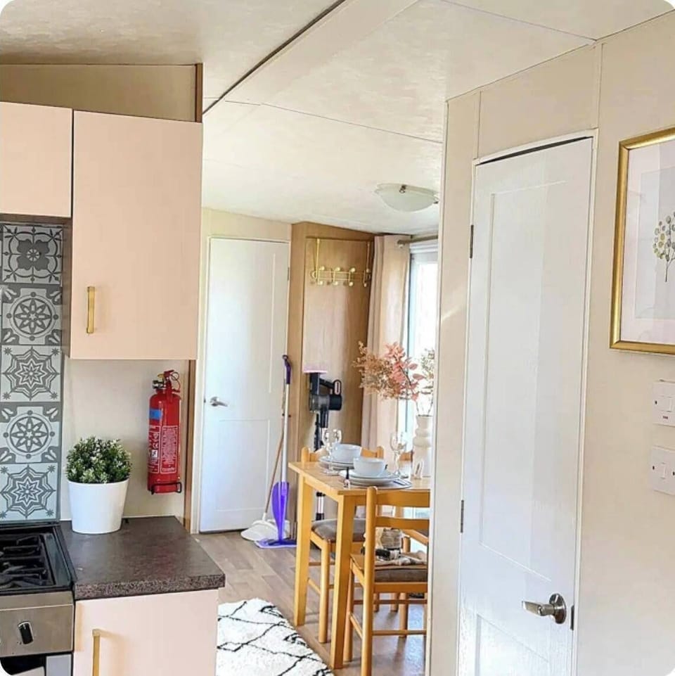 Apartment | Private kitchen | Fridge, microwave, oven, stovetop