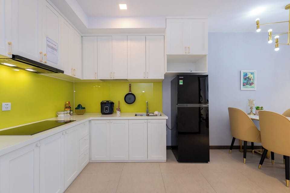 Deluxe Apartment, Partial Sea View | Private kitchen | Shared fridge