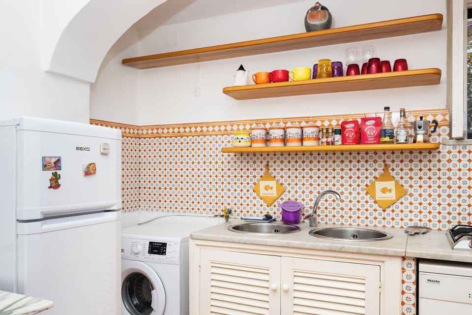 Deluxe House, Patio | Private kitchen | Espresso maker, electric kettle