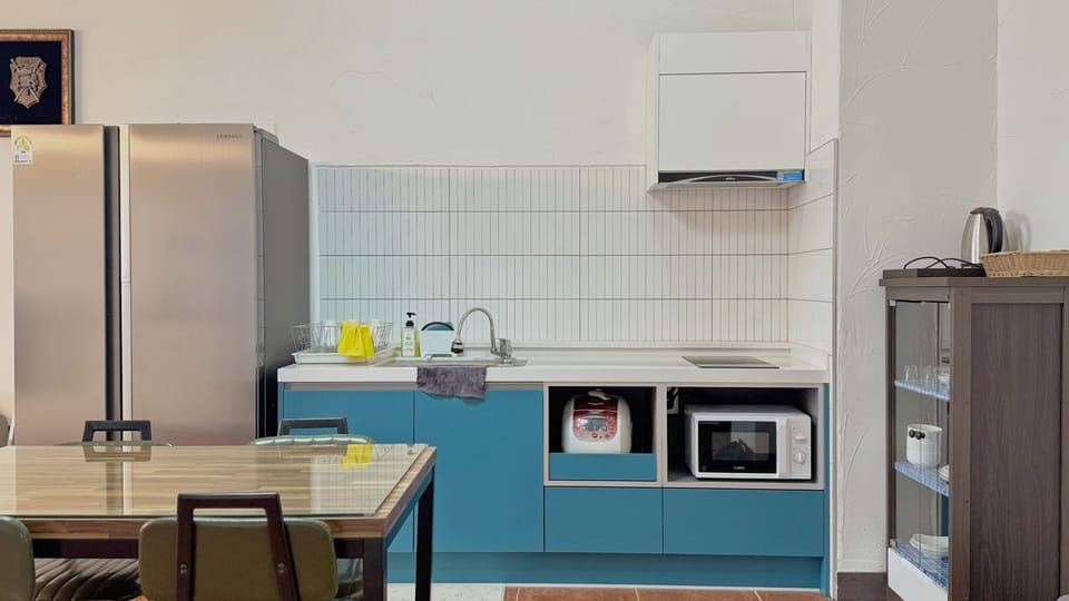 Signature Suite, Kitchen, Ocean View | In-room dining