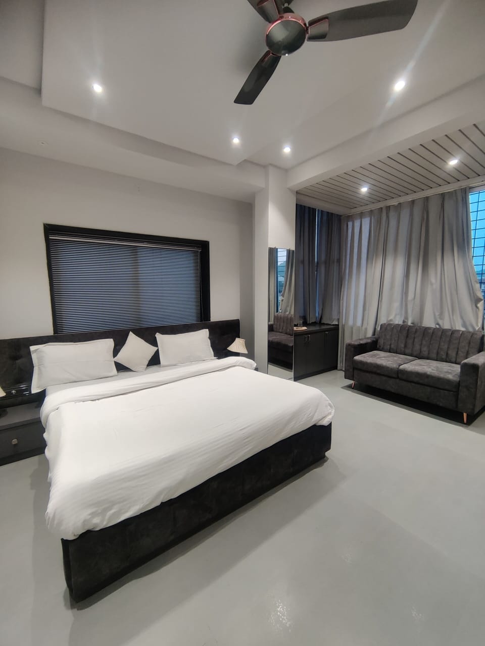 Deluxe Apartment | Free WiFi, bed sheets