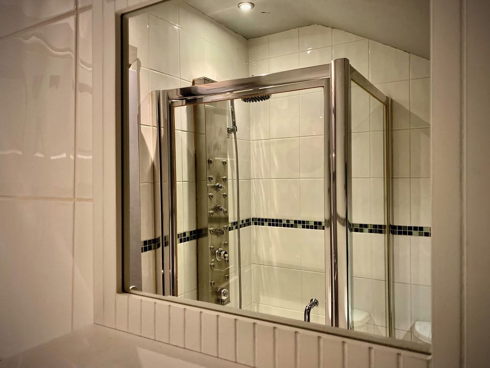 House | Bathroom | Separate tub and shower, deep soaking tub, hair dryer, towels