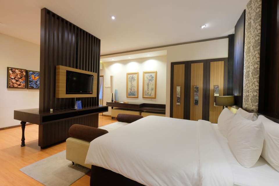 Presidential Room | Blackout drapes, soundproofing, iron/ironing board