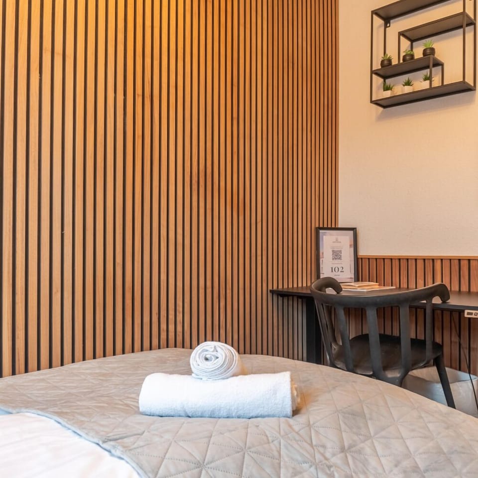 Basic Single Room | Desk, free WiFi