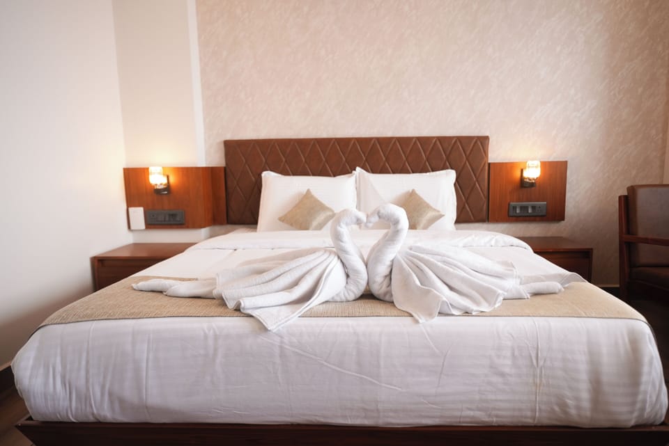 Deluxe Room, Balcony, Mountain View | Soundproofing, free WiFi