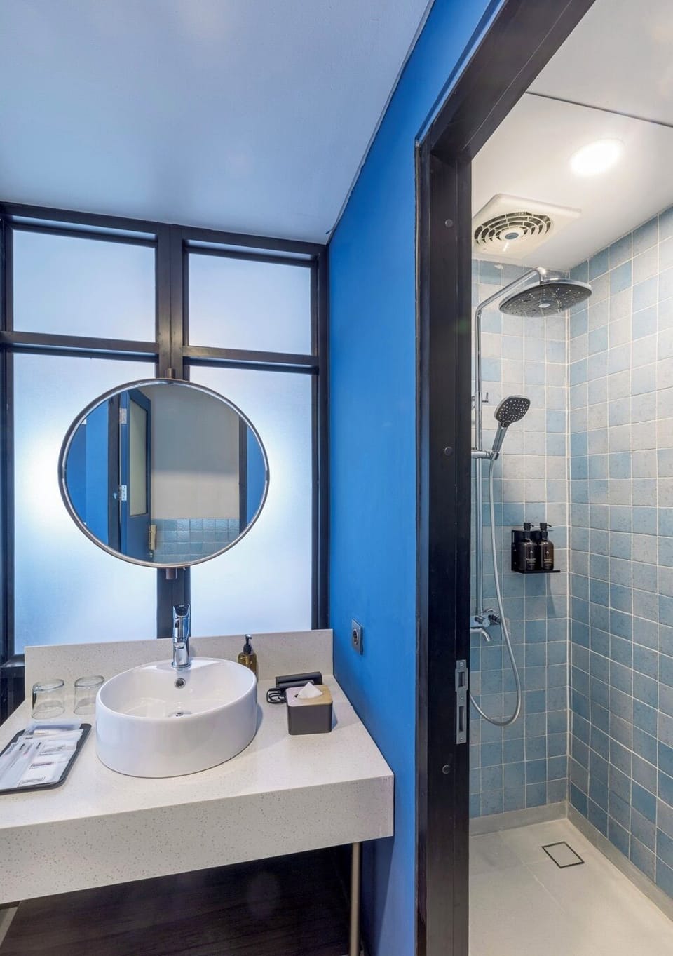 Deluxe Room, City View | Bathroom | Shower, free toiletries, bathrobes, towels